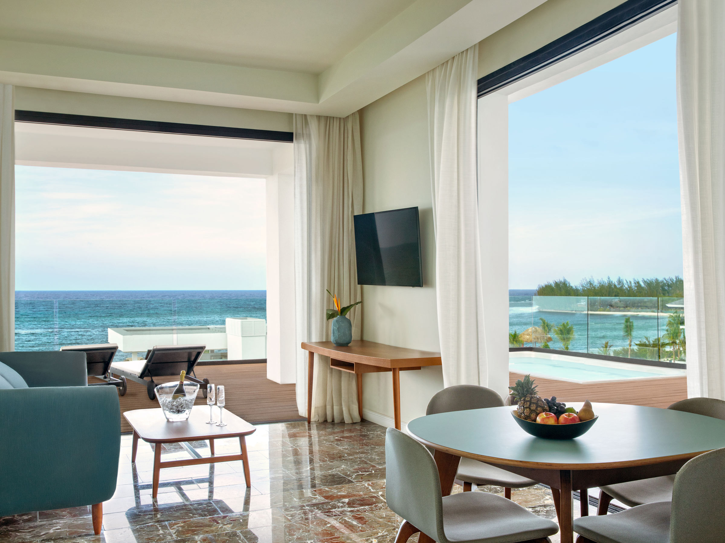Imperial Suite Rooftop Terrace with Plunge Pool Ocean Front